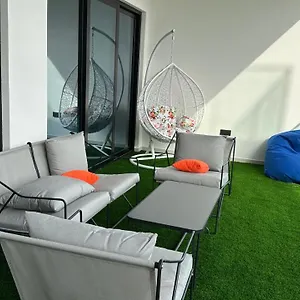 https://luxury-apartment-5-minutes-from-burj-khalifa.sharjah-hotels.com